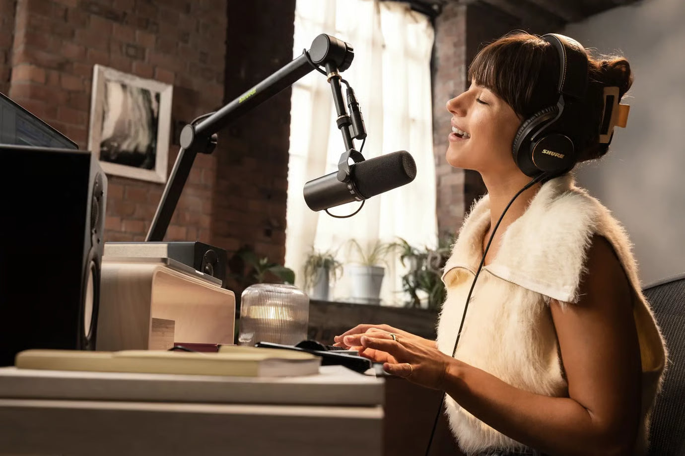 Shure SM7B Vocal Microphone With Adjustable Frequency