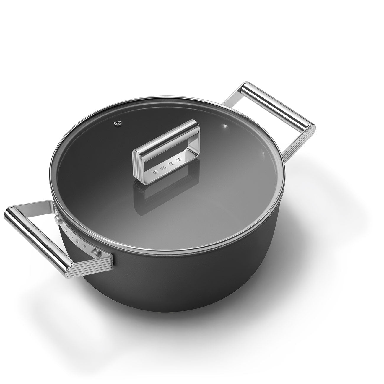 Cacerola antiadherente Smeg de 24 cm con tapa y 2 asas