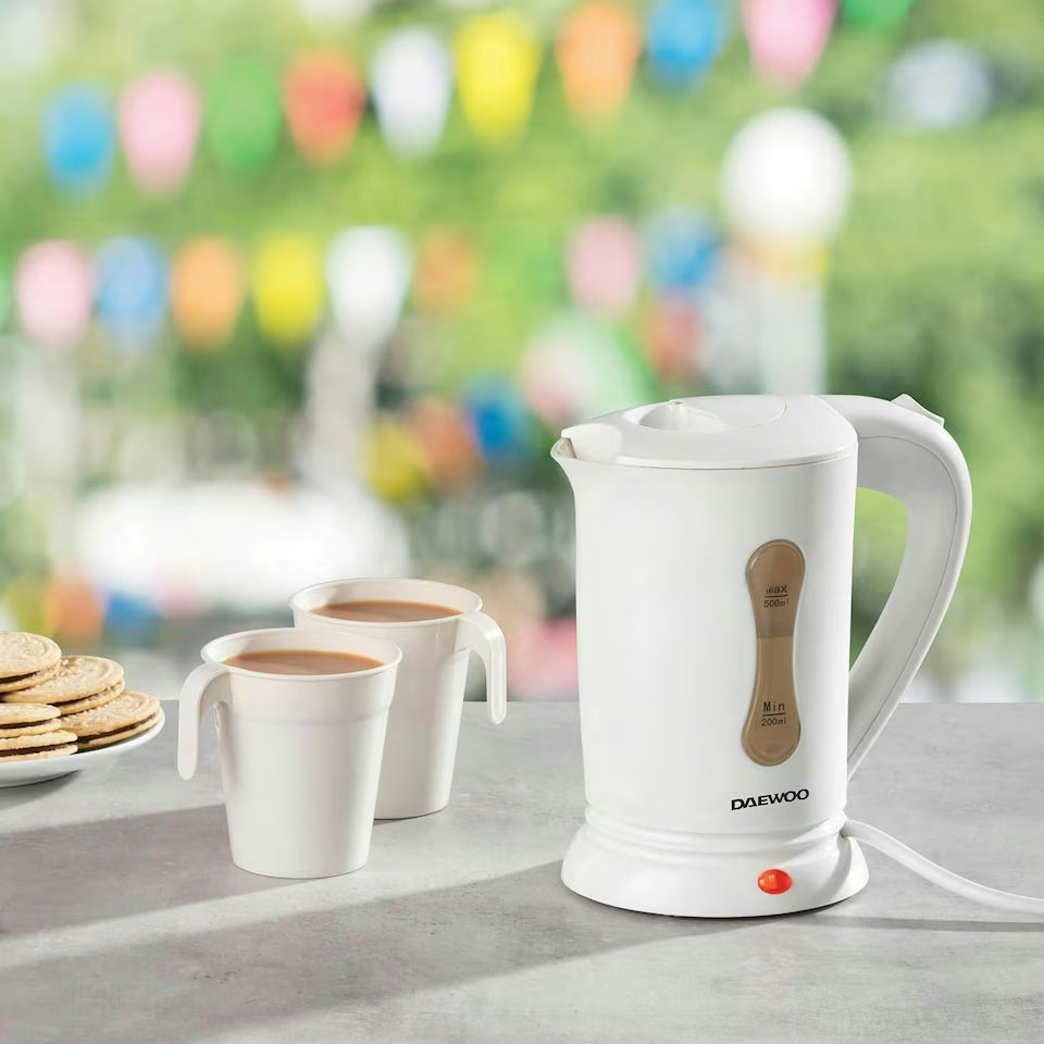 Daewoo Essentials 0.5L White Travel Mini Kettle with 2 Cups - SDA1935GED