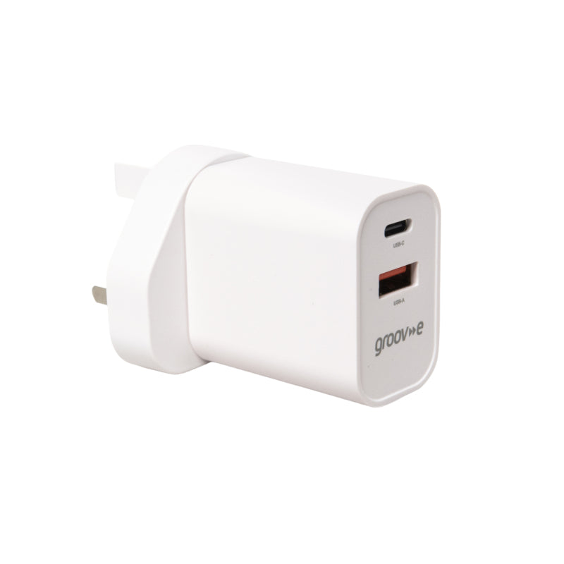 Cargador de red Groov-e USB-C y USB-A de 20 W con adaptadores de viaje internacionales - GVMA113WE