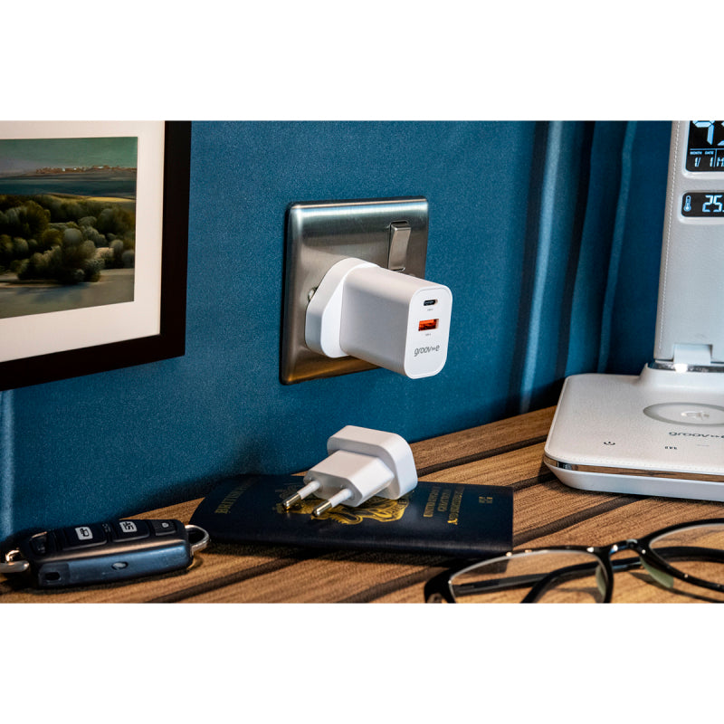 Groov-e USB-C & USB-A Mains Charger 20W with Worldwide Travel Adaptors - GVMA113WE
