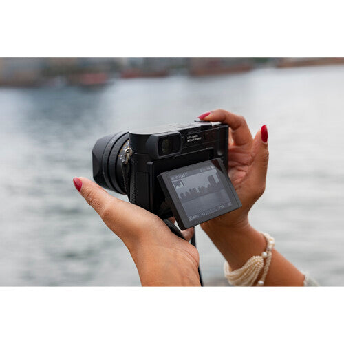 Leica Q3 Digital Camera | Black Paint Finish