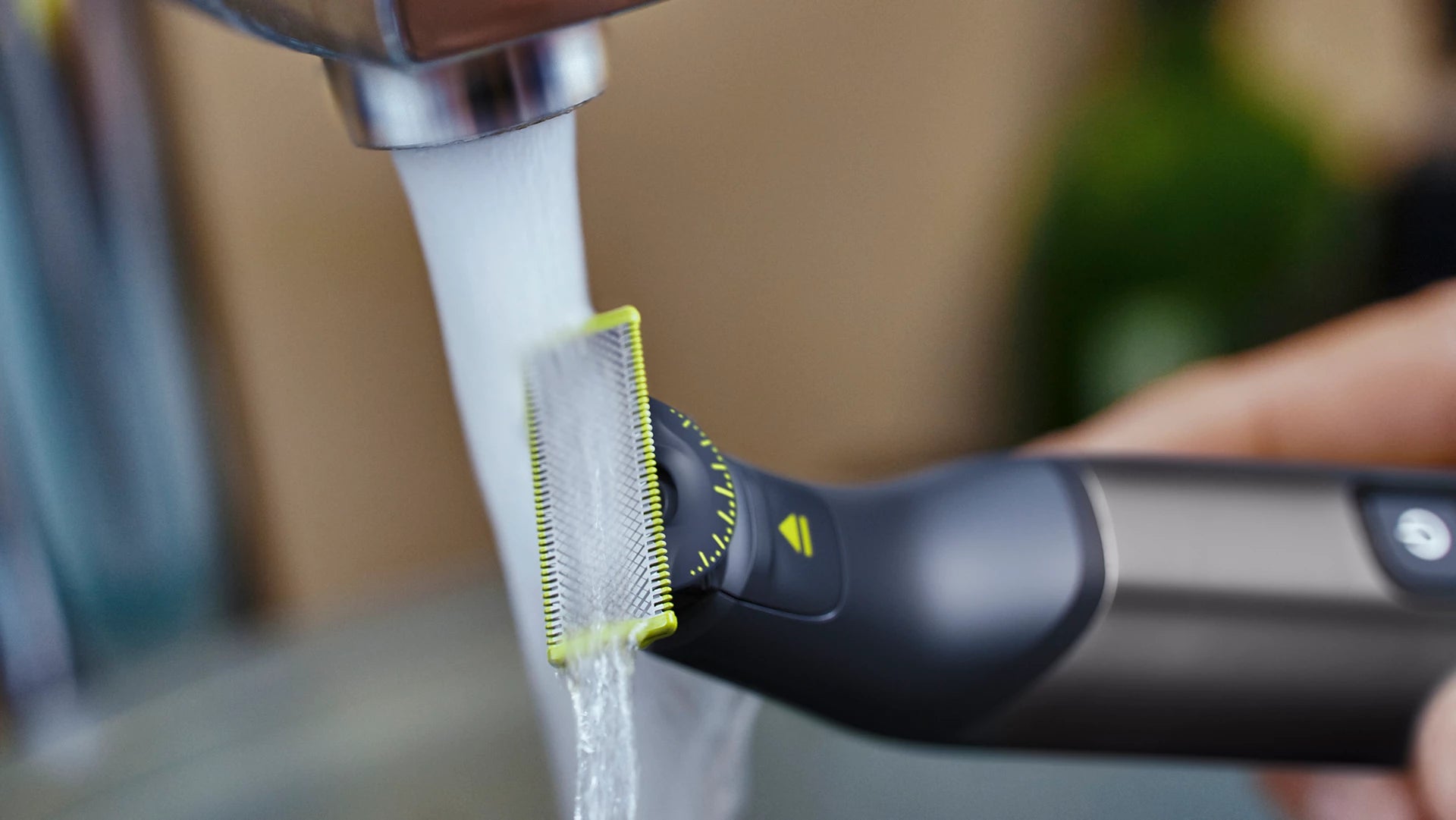 Philips OneBlade Pro 360 Shaver With Stand - QP6652/61