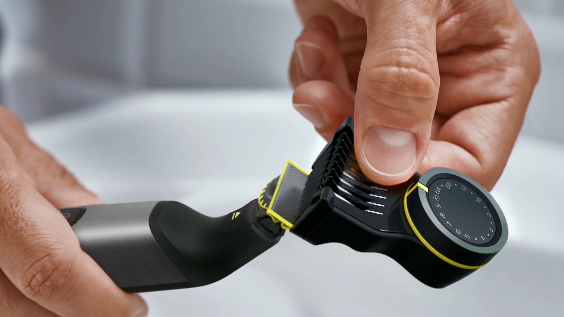 Philips OneBlade Pro 360 Shaver With Stand - QP6652/61