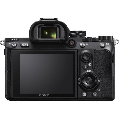 Cuerpo Sony A7 III + lente FE 28-70 mm f/3,5-5,6 OSS