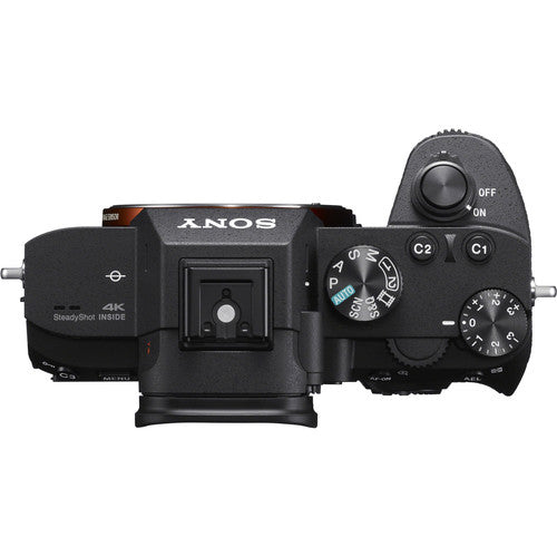 Cuerpo Sony A7 III + lente FE 28-70 mm f/3,5-5,6 OSS