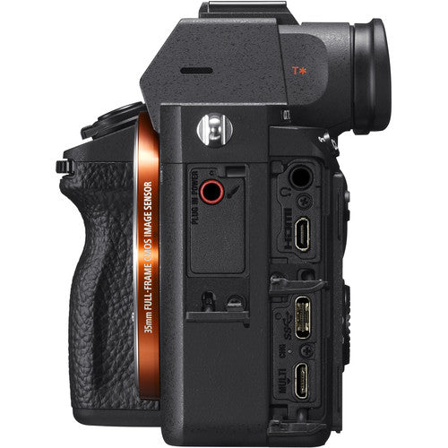 Cuerpo Sony A7 III + lente FE 28-70 mm f/3,5-5,6 OSS