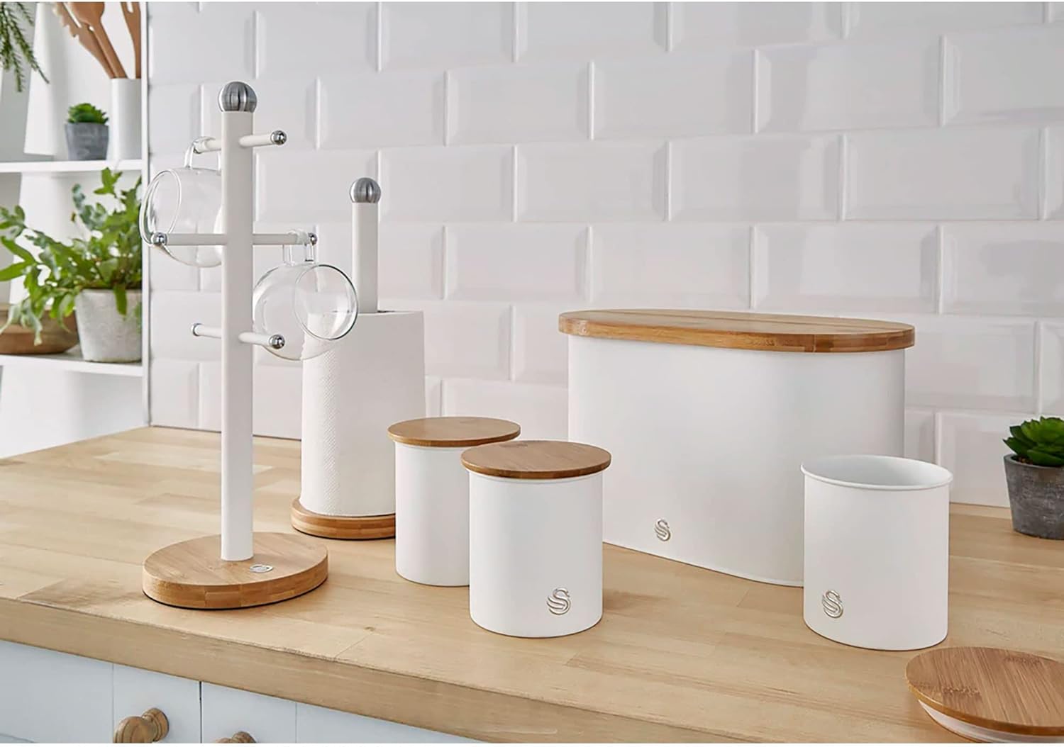 Swan Nordic Towel Pole/Kitchen Roll Holder | SWKA17511