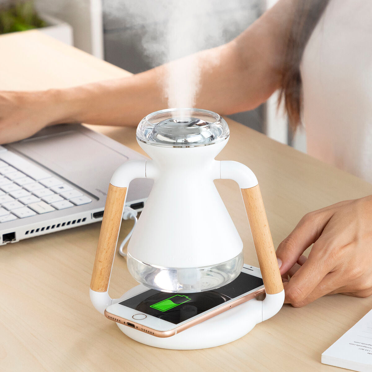 3 in 1 Wireless charger , aroma diffuser and aumidifier misvolt