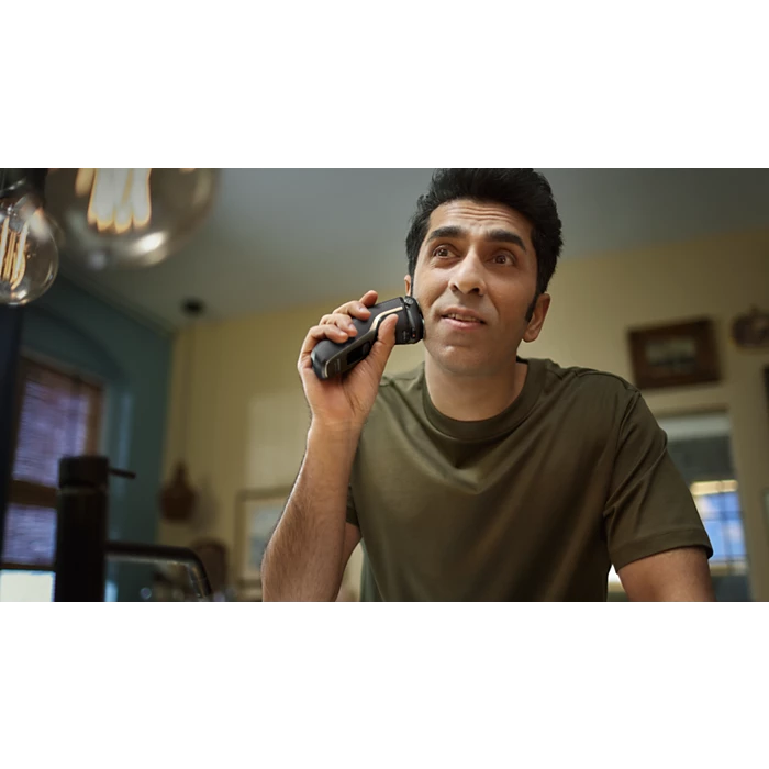 Philips Series 3000 Wet & Dry Electric Shaver with 5D - S3242/12