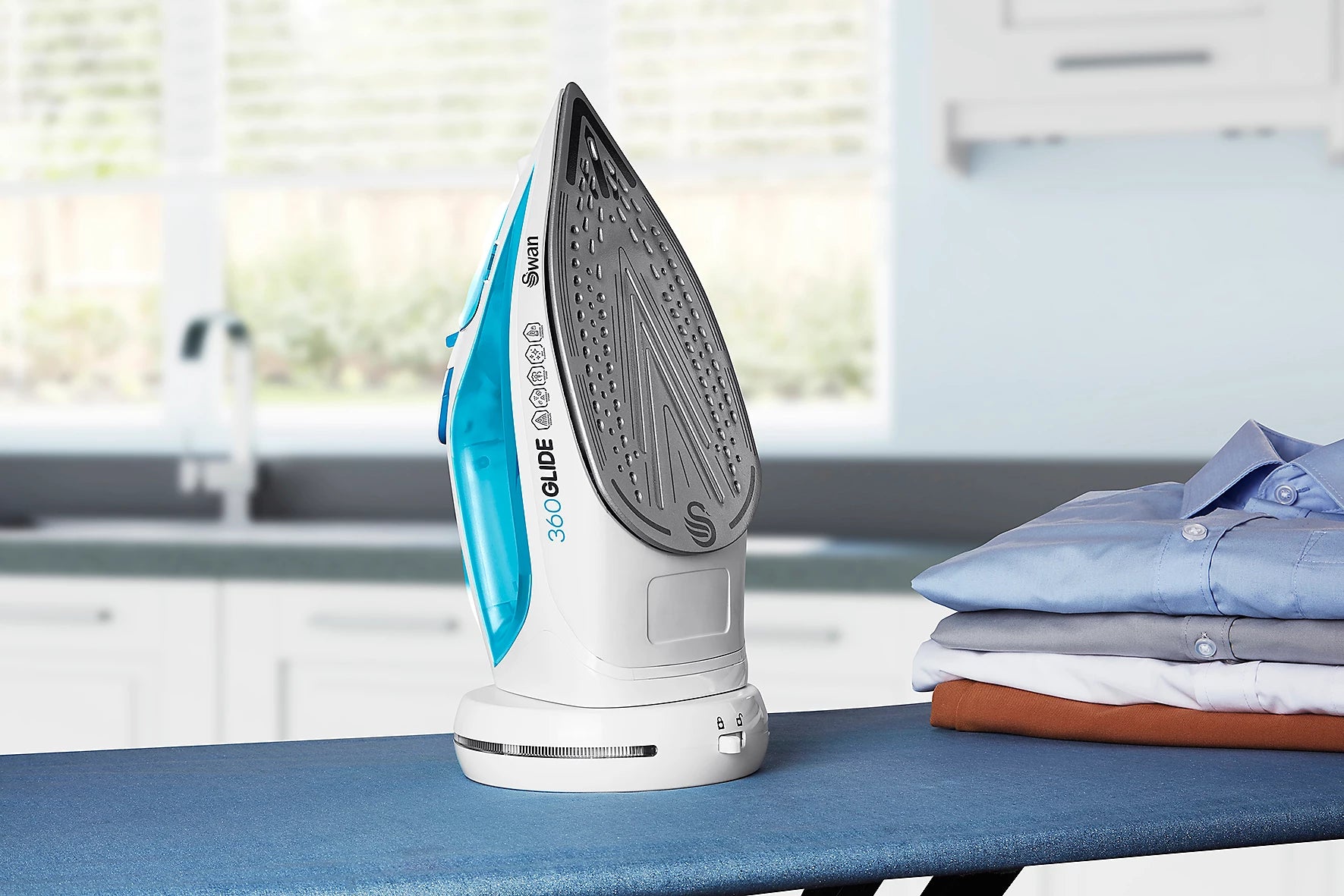 Swan 2-in-1 Cord or Cordless Steam Press Iron 2600W - SI16410N