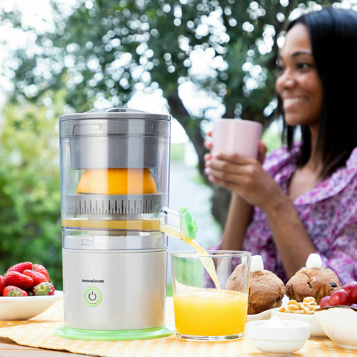 Rechargeable automatic juicer juisso