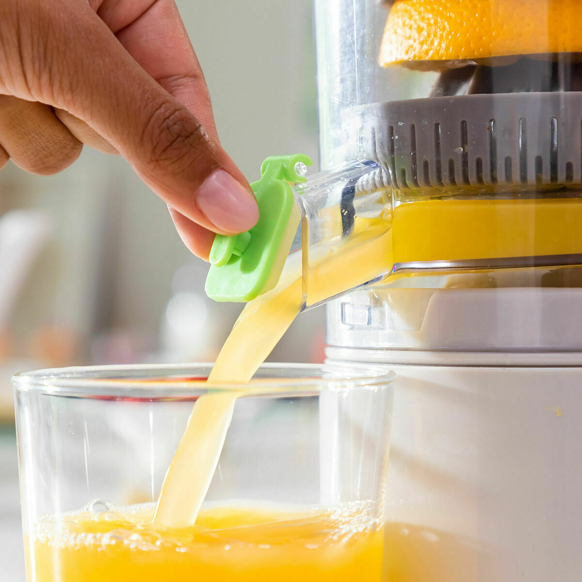 Rechargeable automatic juicer juisso