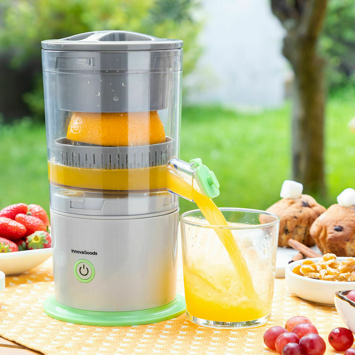 Rechargeable automatic juicer juisso