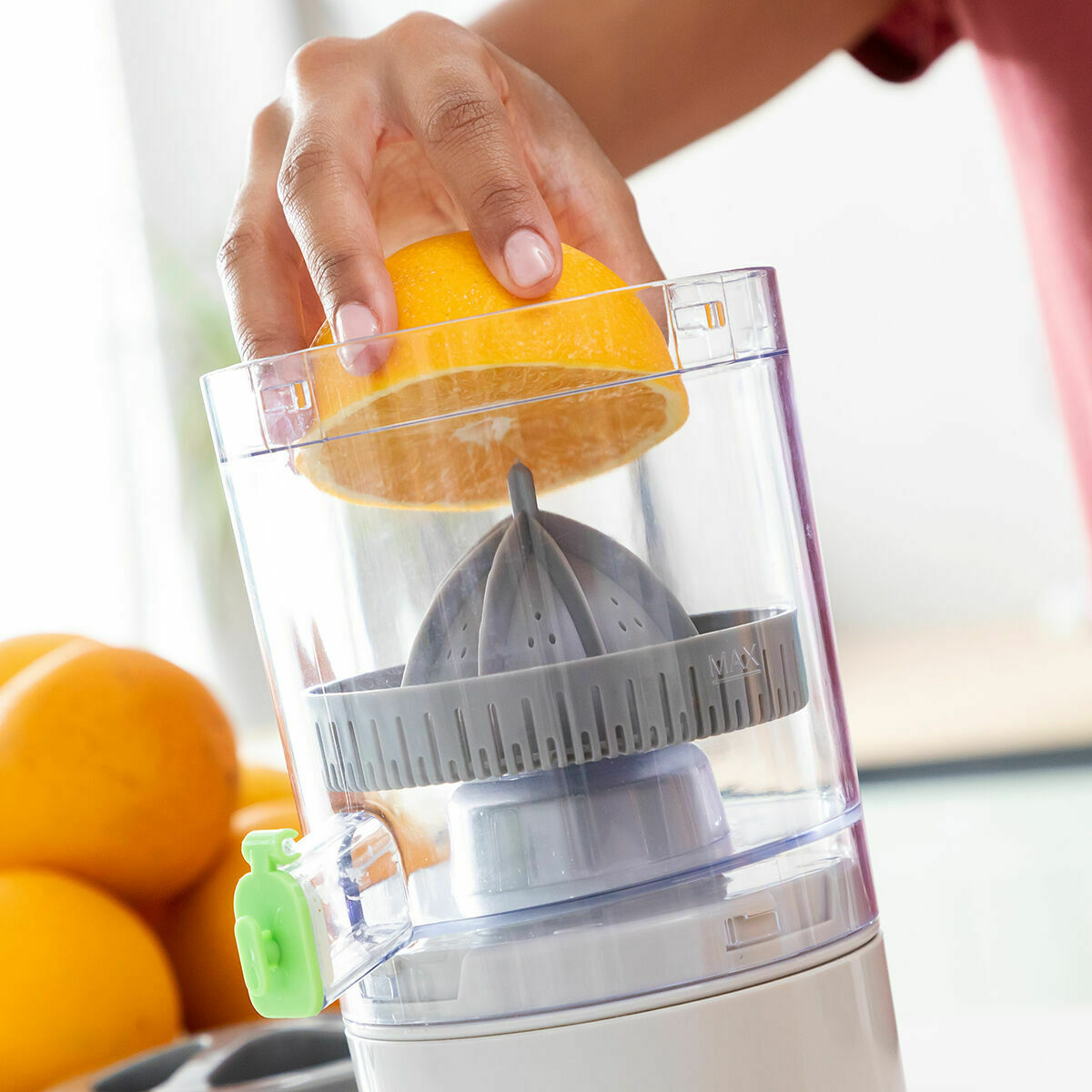 Rechargeable automatic juicer juisso