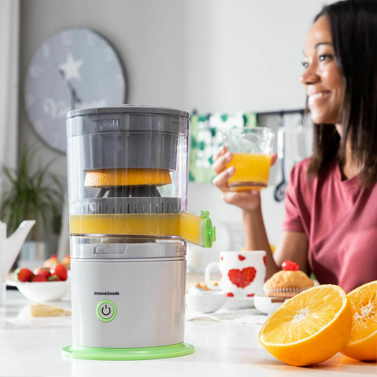 Rechargeable automatic juicer juisso
