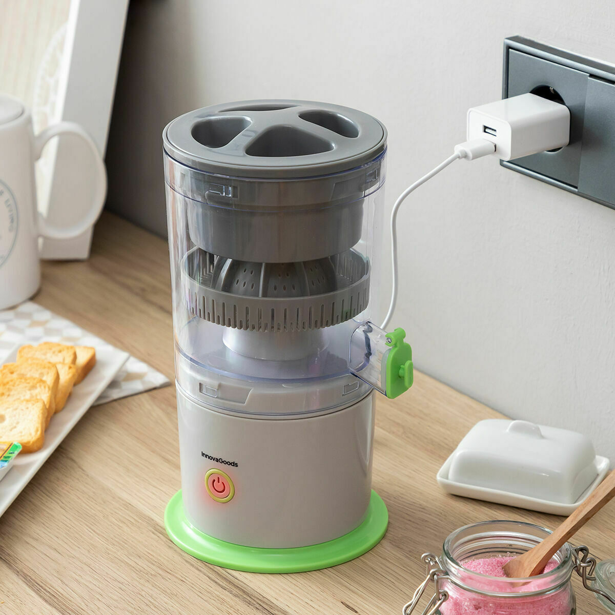Rechargeable automatic juicer juisso