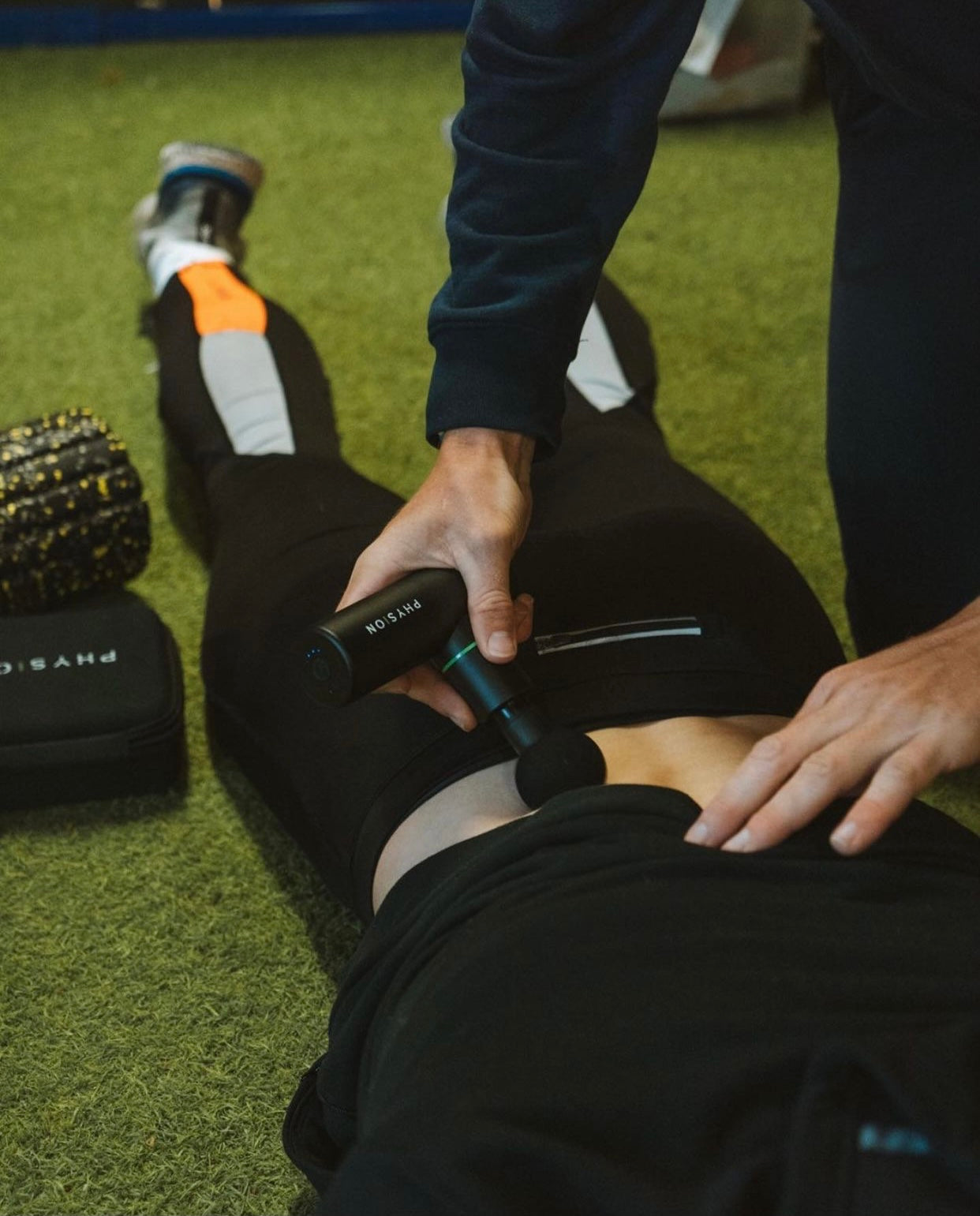 Una mini pistola de masaje Physion