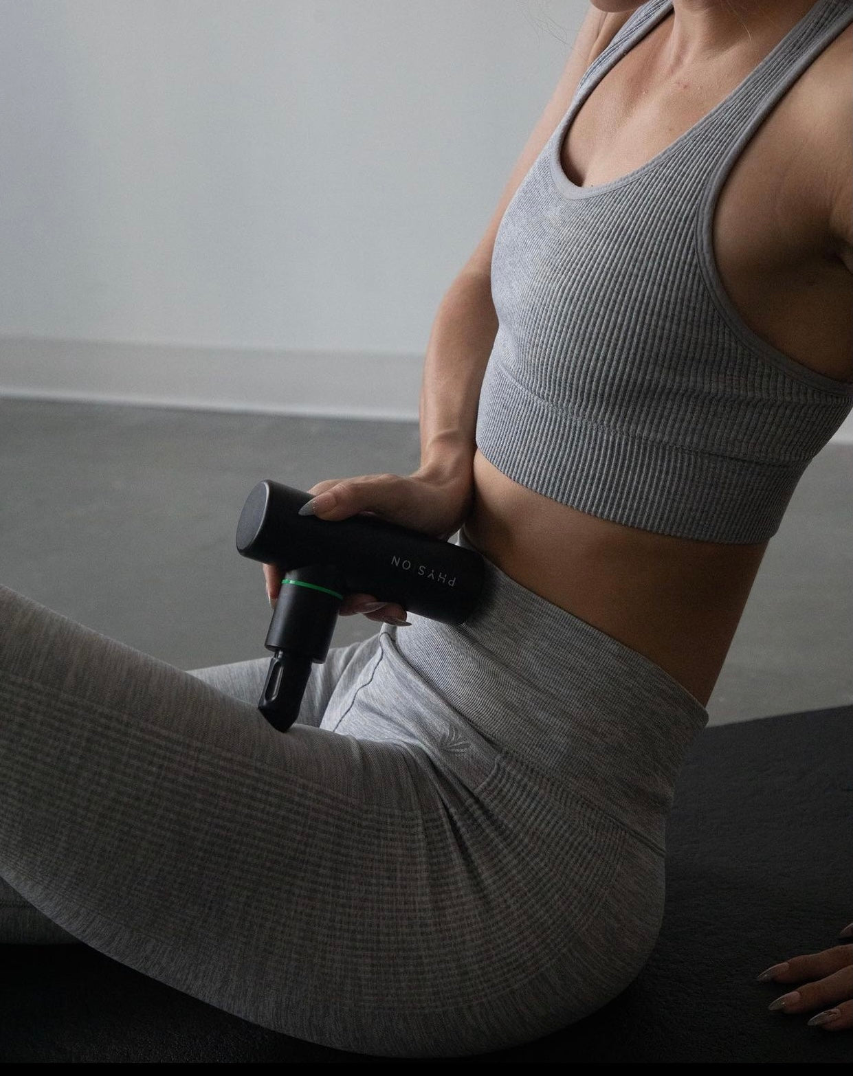 Una mini pistola de masaje Physion