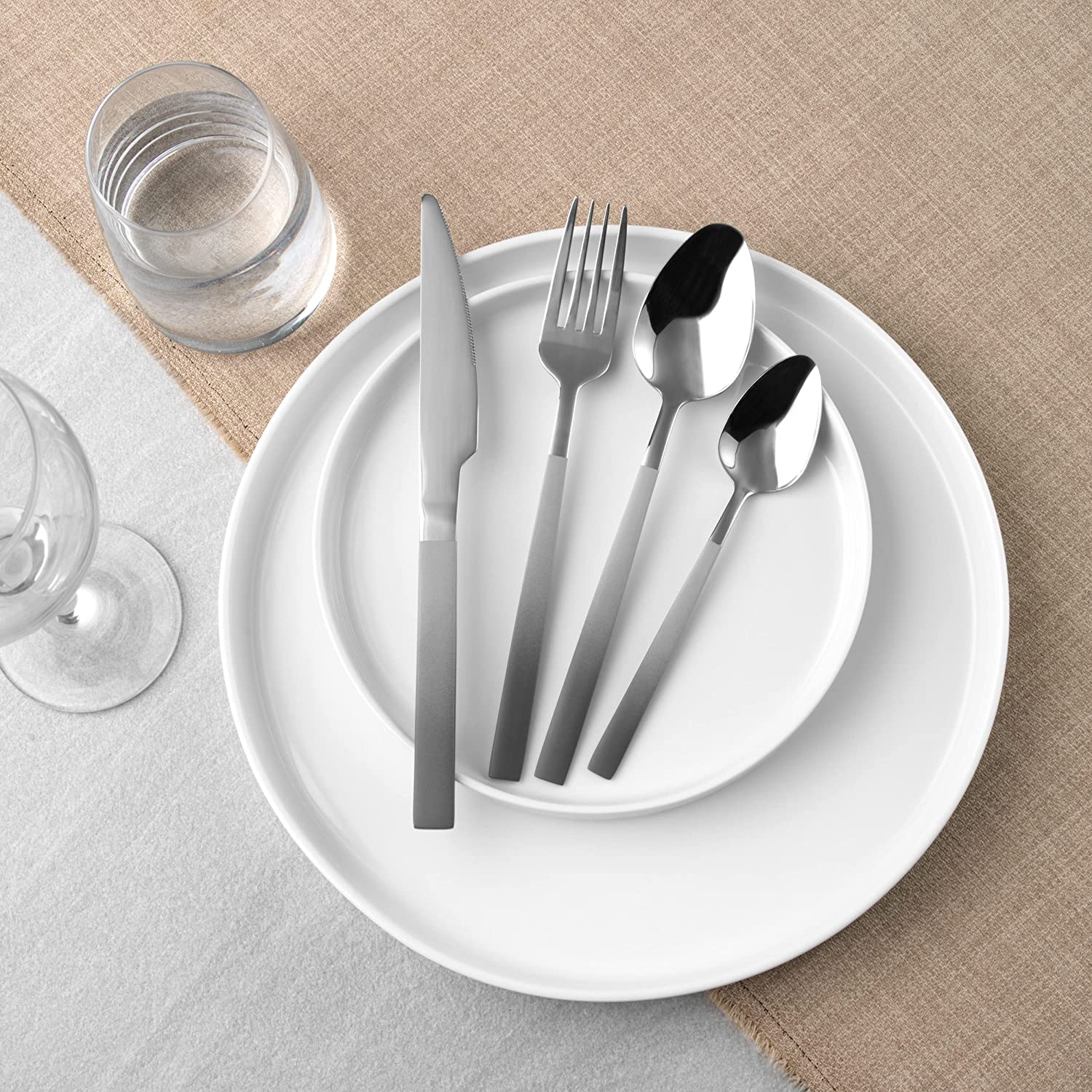 Juego de cubiertos de acero inoxidable de 16 piezas Salter Ombre Collection