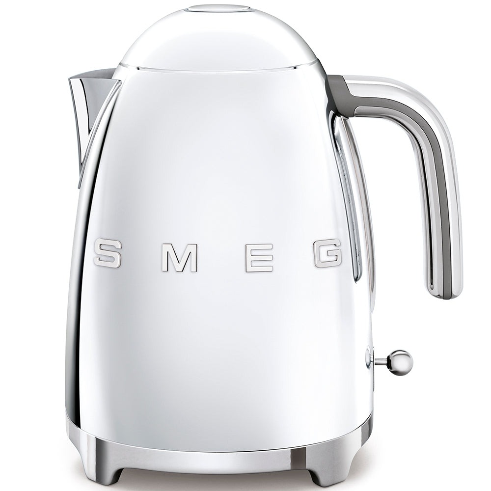 Hervidor Smeg estilo años 50 con acabado cromado