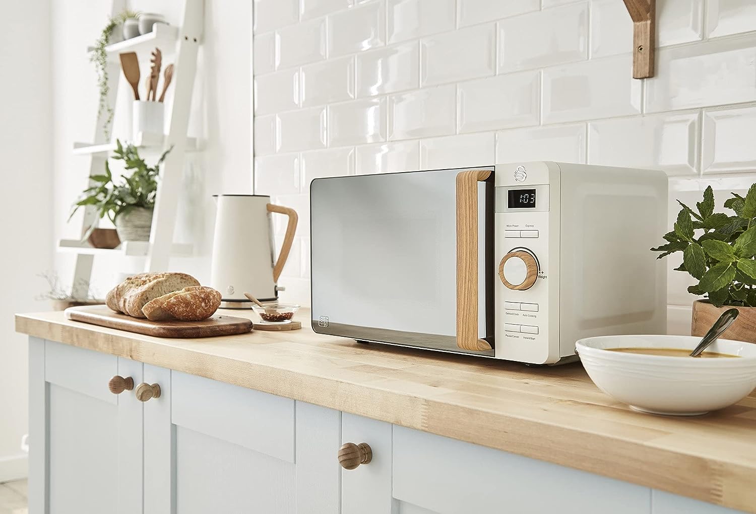 Swan 20L Nordic Digital Microwave - SM22036