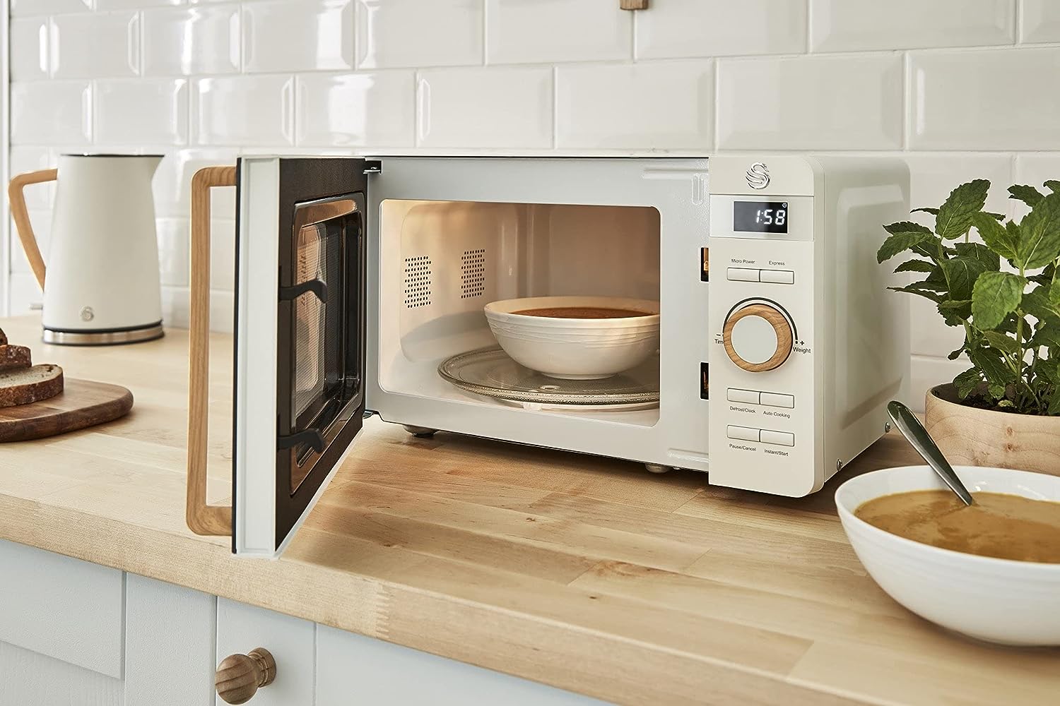 Swan 20L Nordic Digital Microwave - SM22036