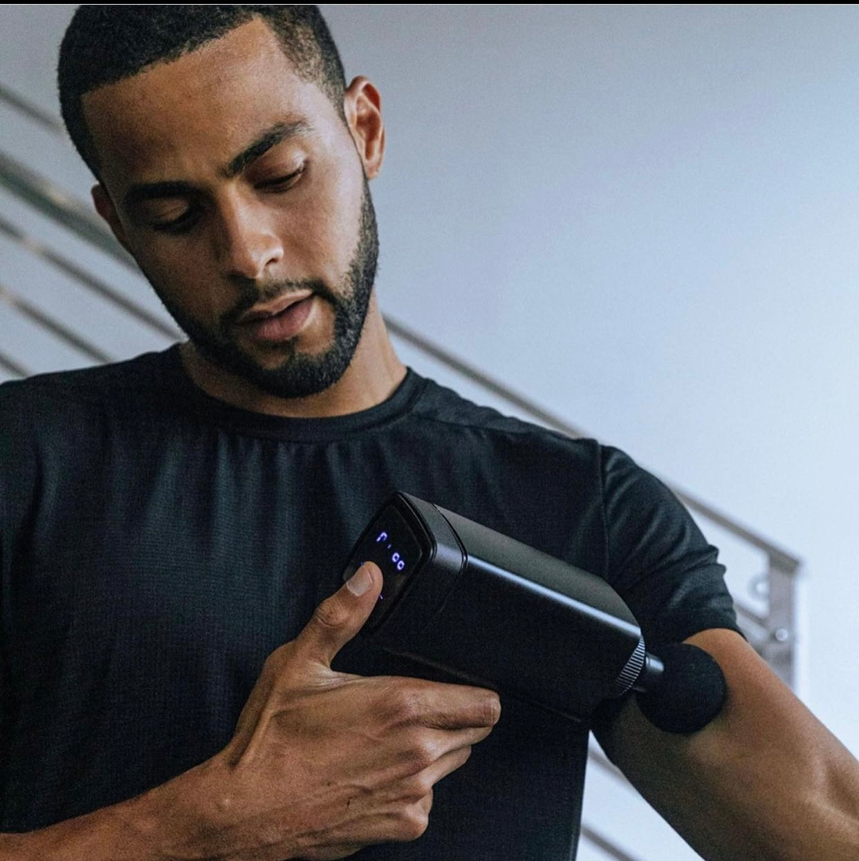 Una pistola de masaje Physion PRO