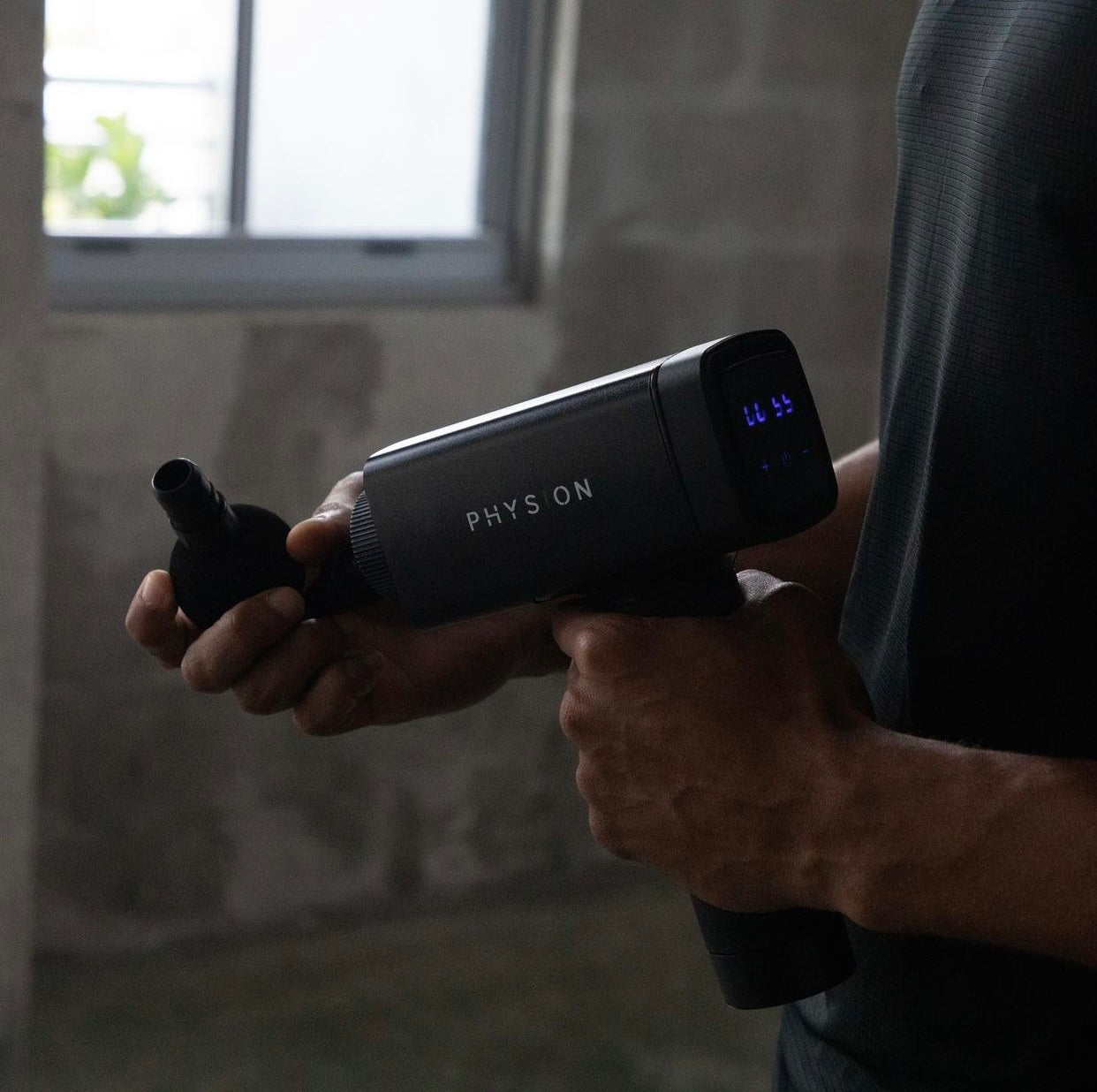 Una pistola de masaje Physion PRO