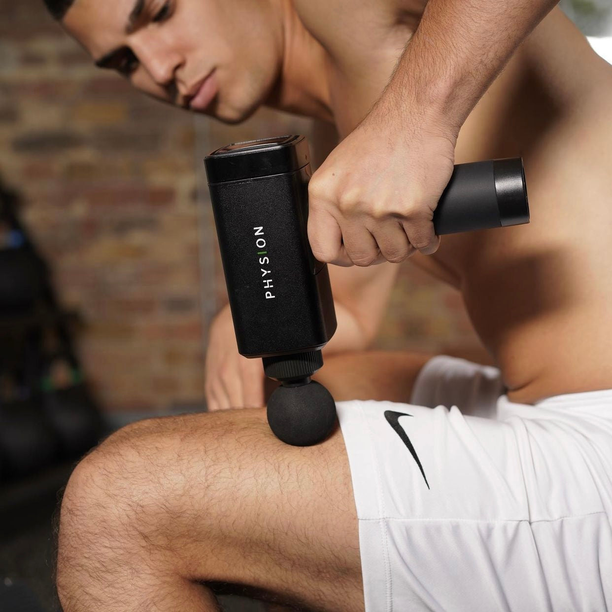 Una pistola de masaje Physion PRO